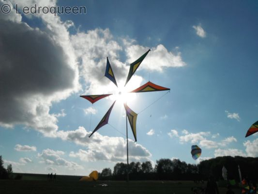 Photo de Ledroqueen - festival de Cerf-Volant de Marle 2014
